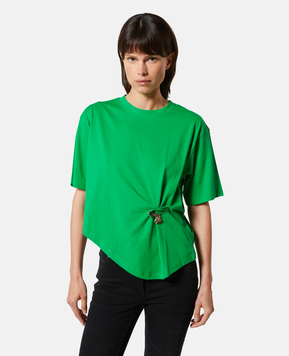 T-SHIRT CON FERMAGLIO DECORATIVO