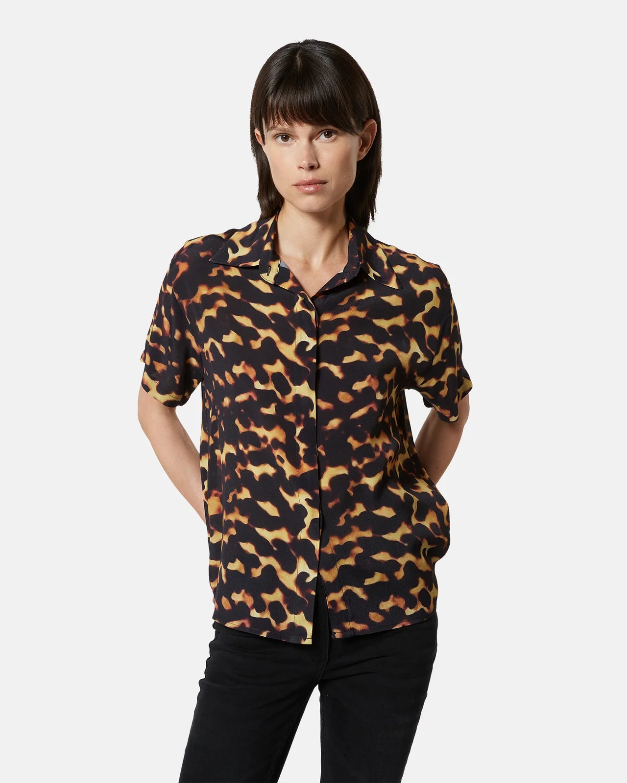 CAMICIA IN FANTASIA ANIMALIER COLLETTO CLASSICO E BOTTONI FRONTALI TAGLIO MORBIDO