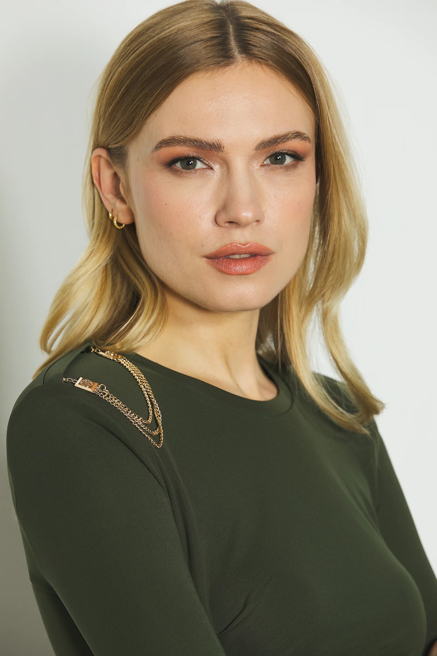 BLUSA MANICA LUNGA CON CATENA SPALLA PIU' PIEGHE FIACO