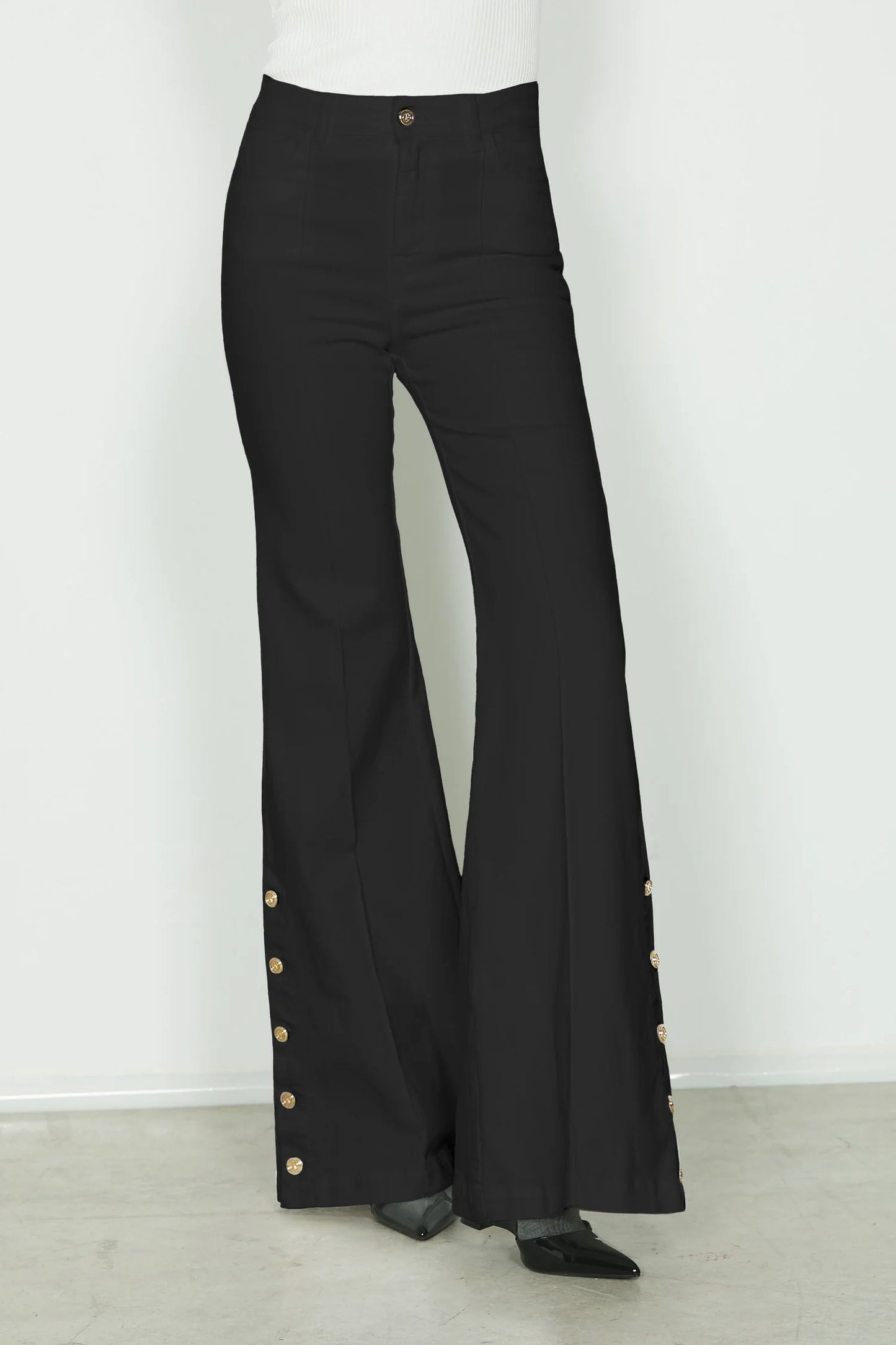 PANTALONE VITA ALTA ZAMPA 5 TASCHE CON IMPUNTURE PIU' SPACCHI CON BOTTONE ORO