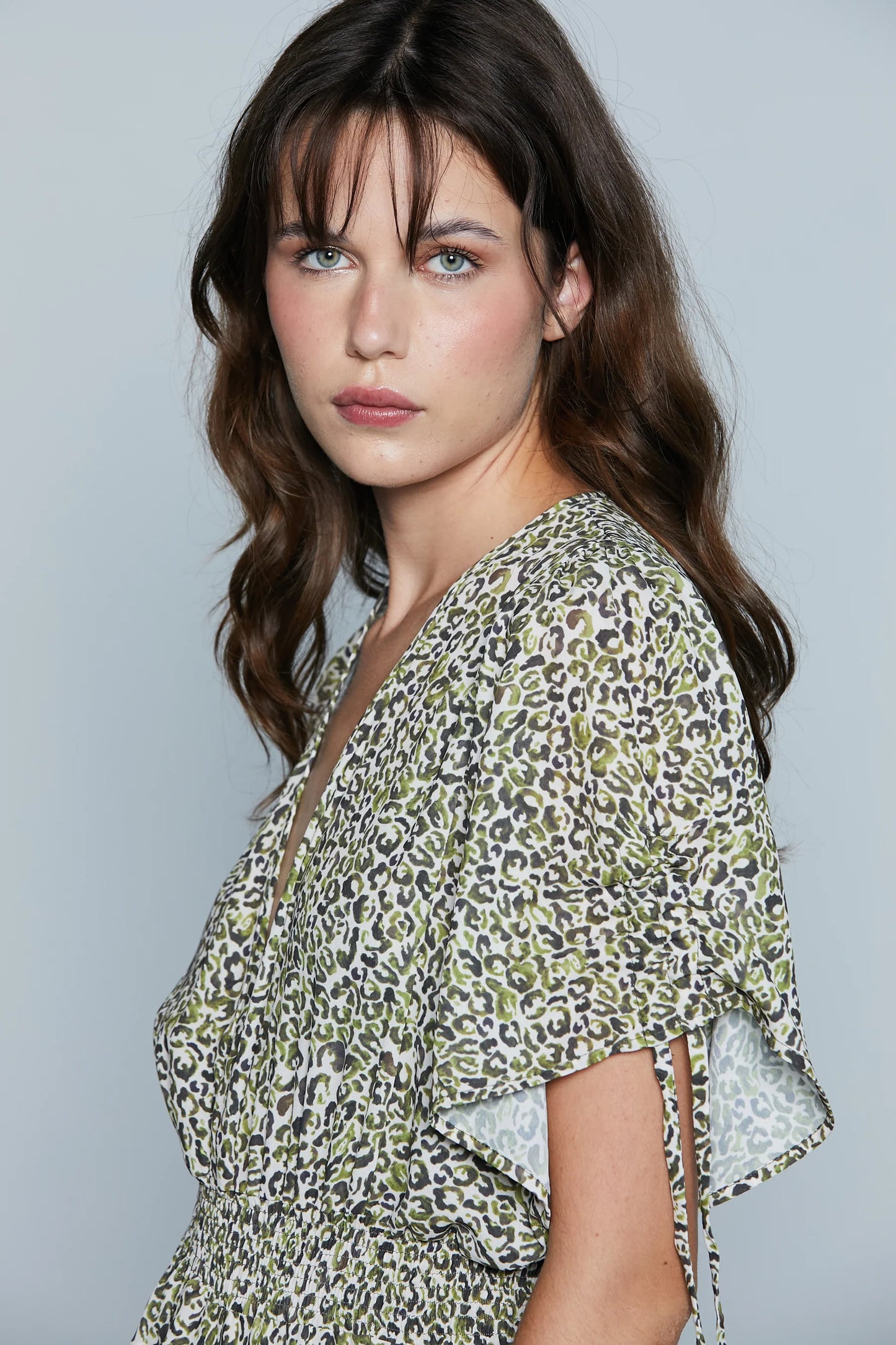 ABITO LUNGO VOLANT CON ARRICCIO PIU' SOTTOVESTE ASIMETRICO FANTASIA MACULATA