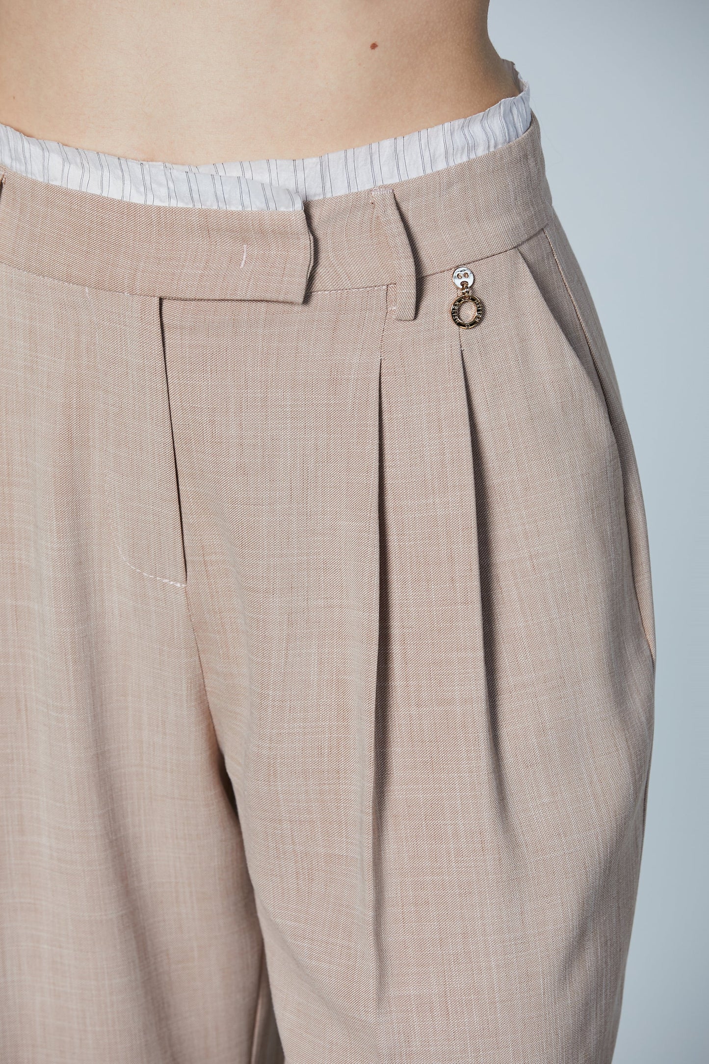 PANTALONE VITA ALTA CON PIANCES PIU' TASCHE PIU' ORLO A CONTRASTO