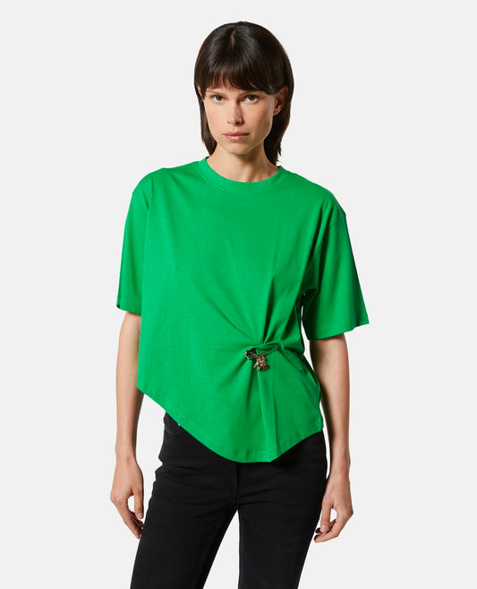 T-SHIRT CON FERMAGLIO DECORATIVO