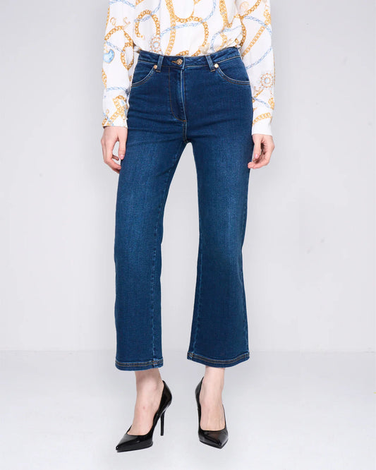 JEANS BOOTCUT A VITA ALTA. CINTURA IN VITA CON PASSANTI. MODELLO 5 TASCHE